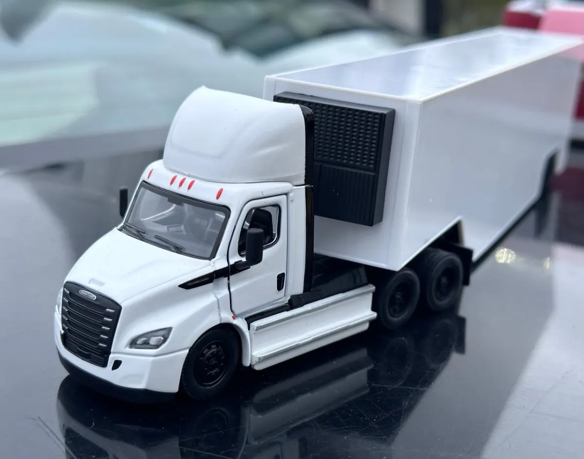Tráiler Freightliner eCascadia