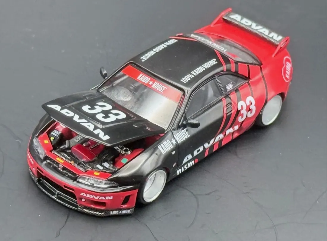 Nissan Skyline GT-R (R34) Kaido Works Advan